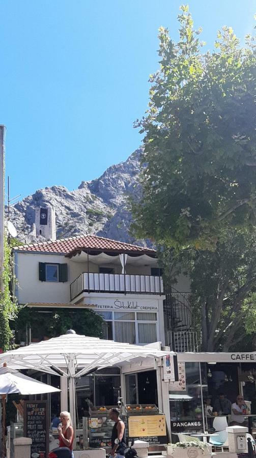 Mima'S Rooms Omiš Esterno foto