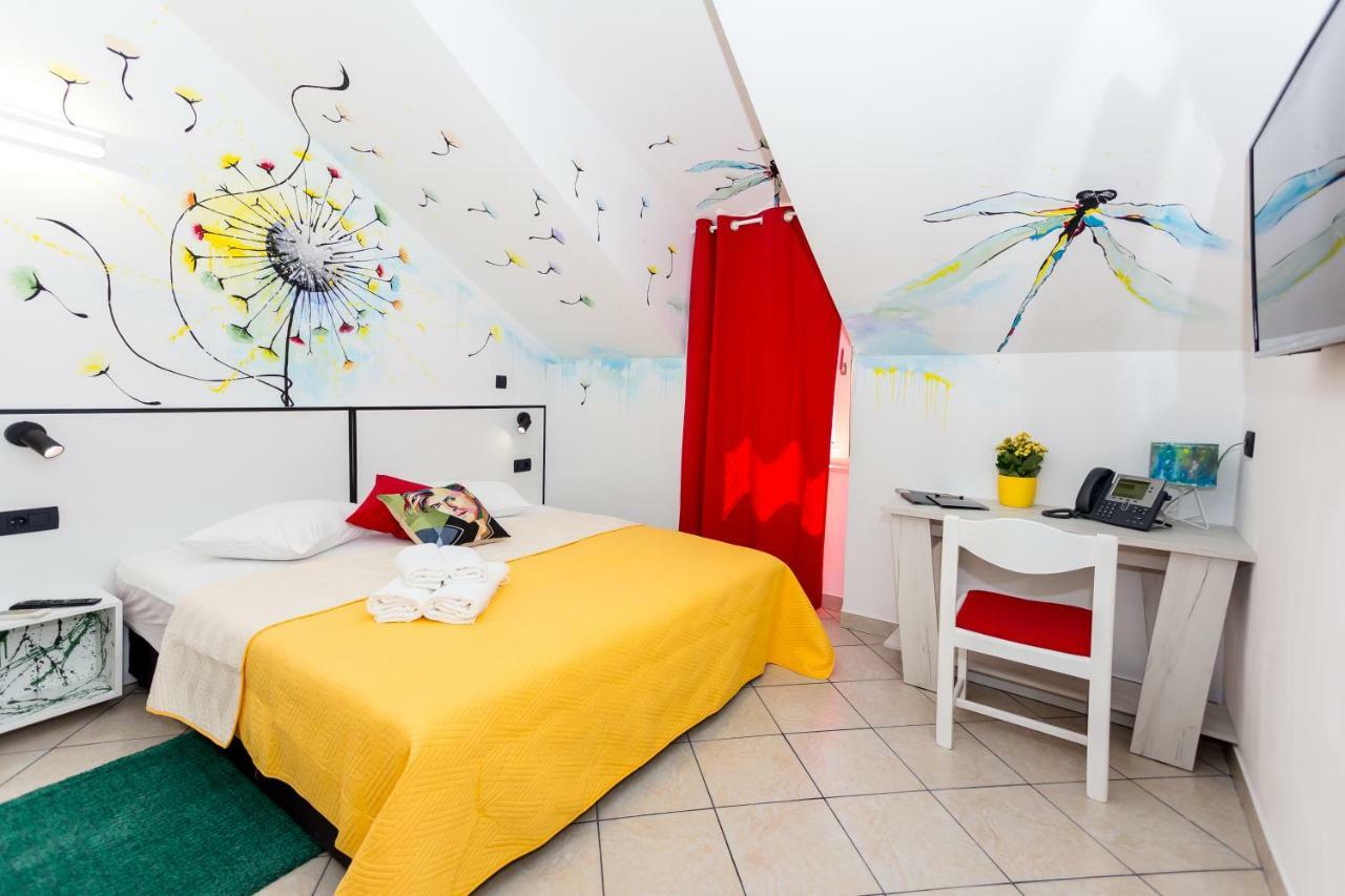Mima'S Rooms Omiš Esterno foto