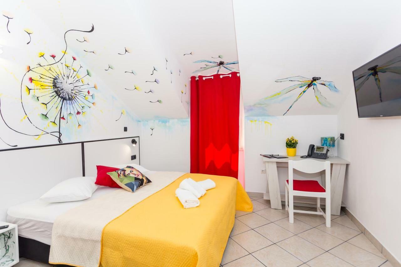 Mima'S Rooms Omiš Esterno foto